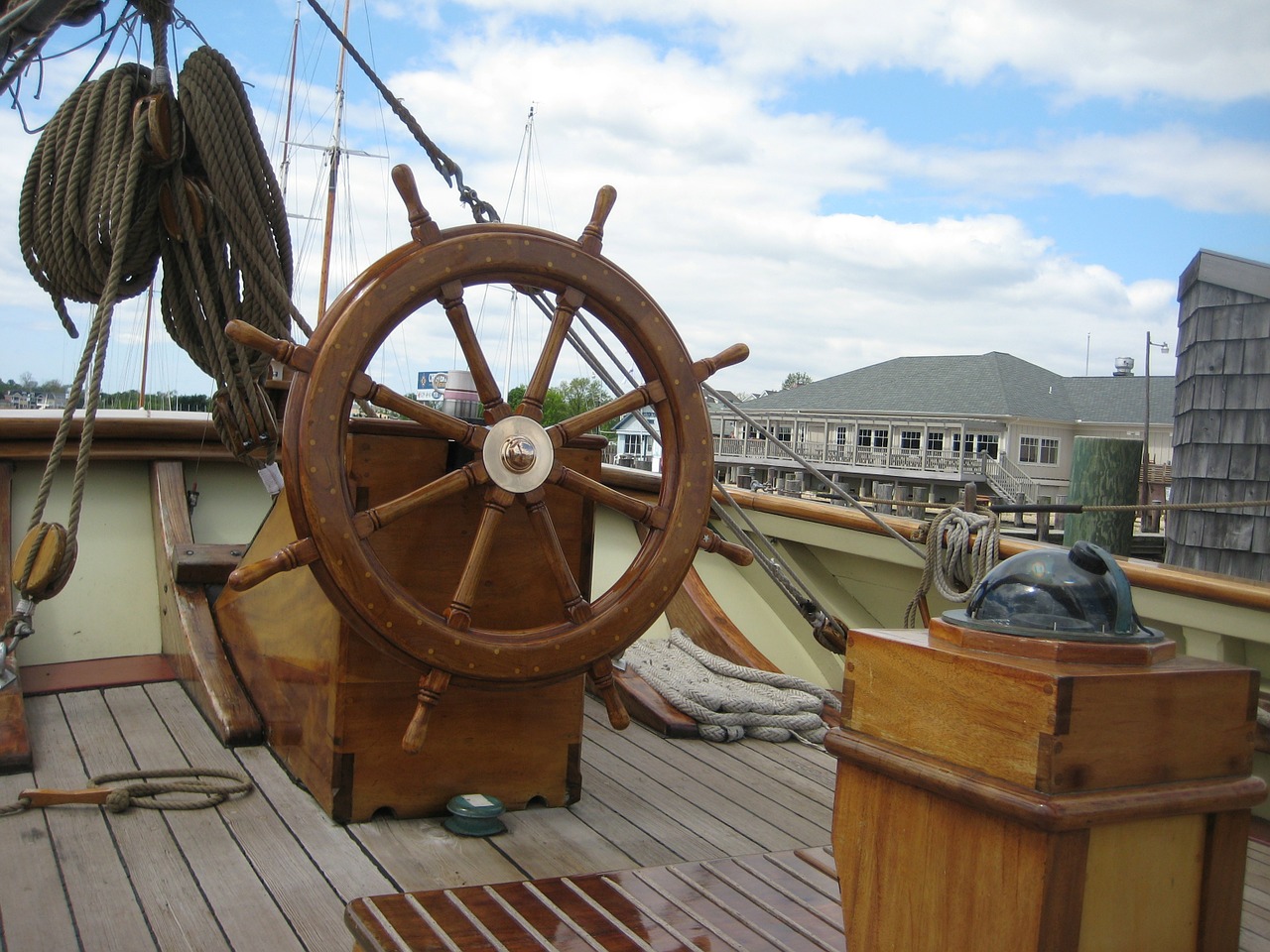 boat, ship, wheel-85601.jpg